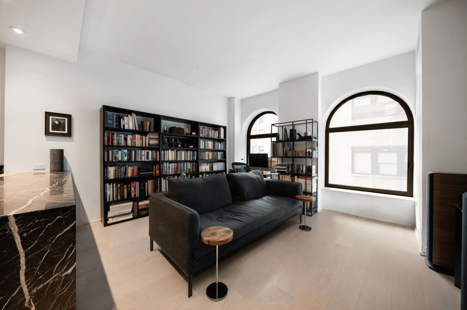 863SF 1 Bedroom at 130 William Street !