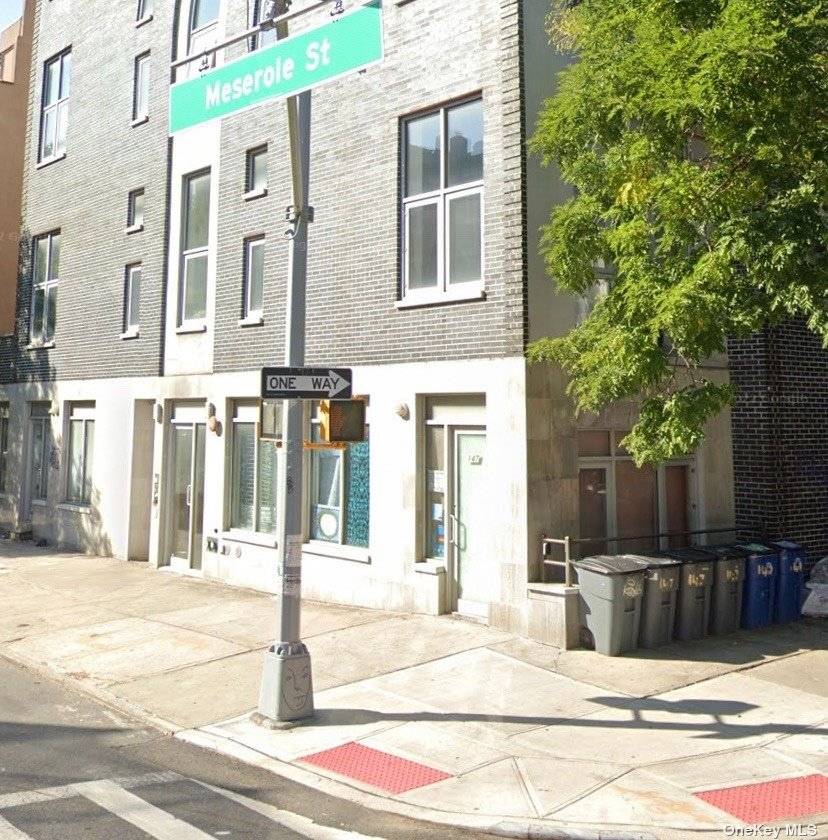 1st Floor 1650SF. double entrance.