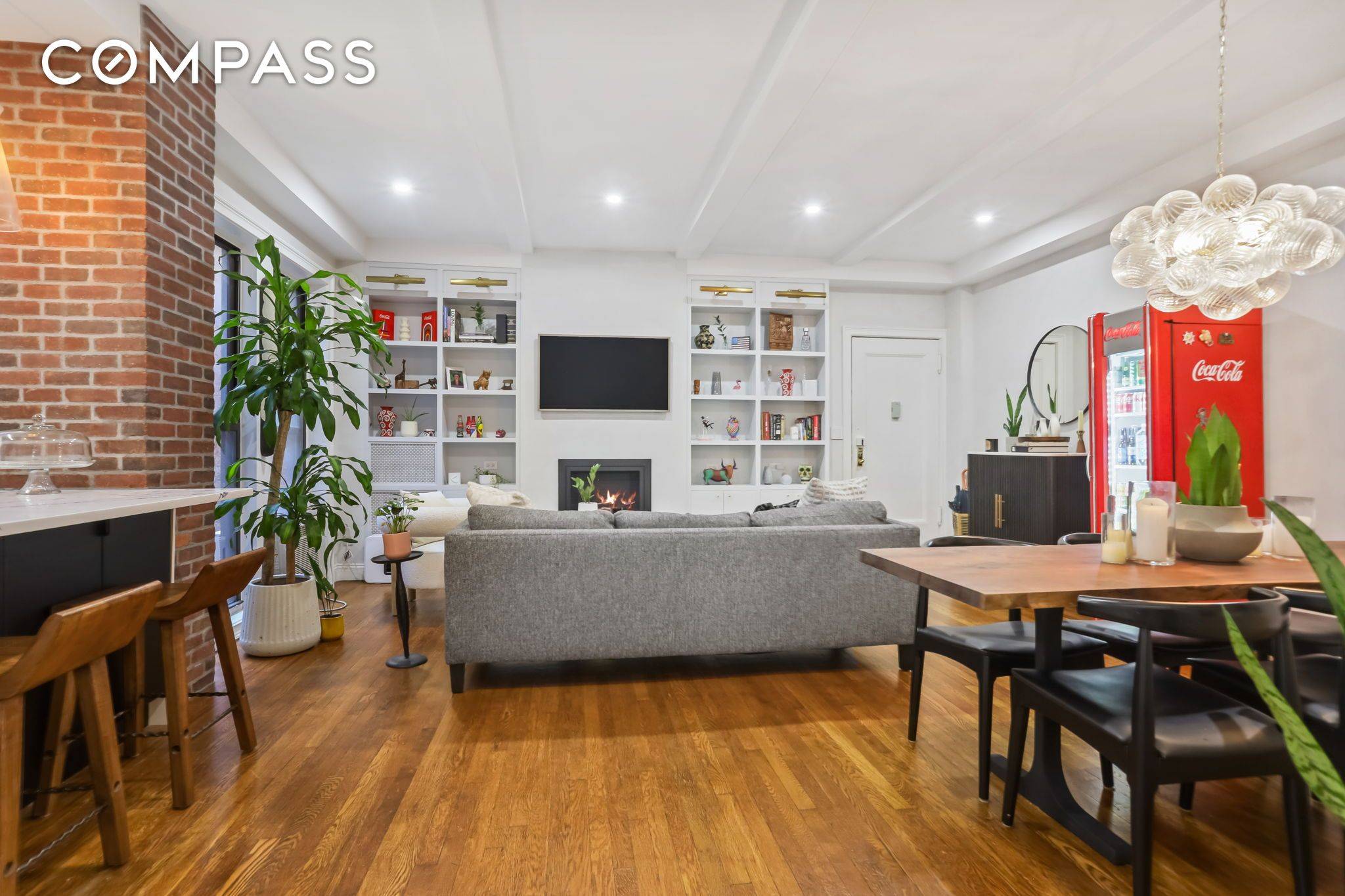 Beautifully renovated spacious 2 bedroom on a picturesque block.