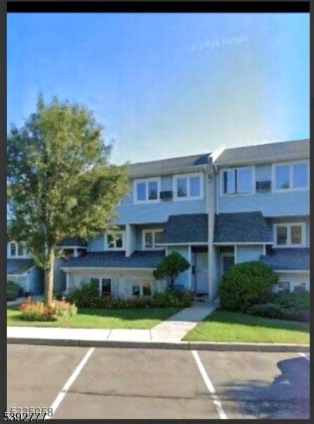Lovely 1 bedroom with bonus sunroom with skylights.
