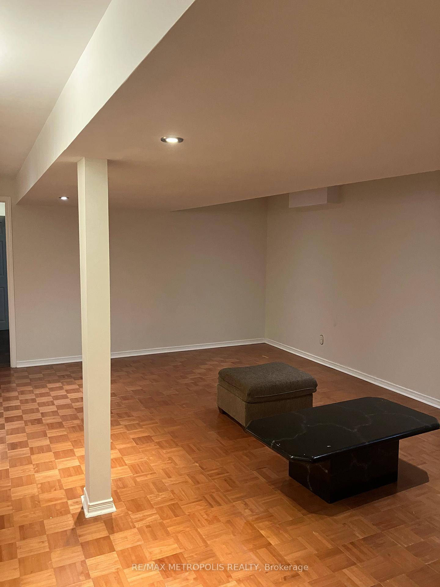Welcome to this bright and inviting 1 bedroom, 1 bathroom basement just a short 5 minute walk from public transit and conveniently close to the local hospital.