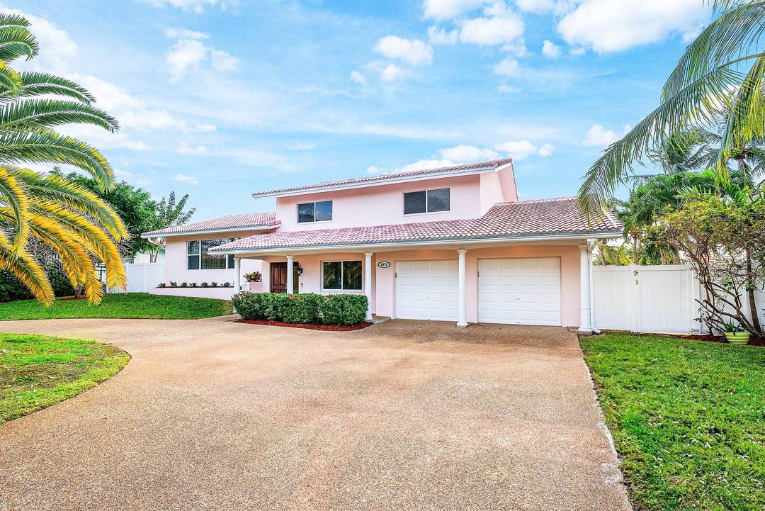 A rare opportunity to get into the sought 8209 ; after Coral Ridge neighborhood with 100' of canal frontage and no fixed bridges to Hillsboro Inlet and Port Everglades bring ...