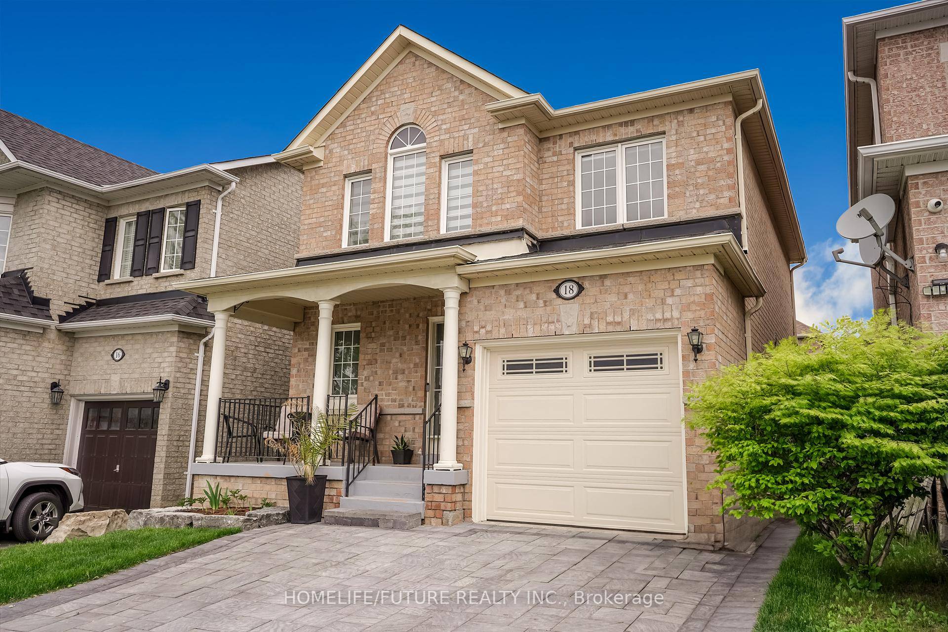 Welcome To This Beautifully Maintained All Brick Detached Home In The Sought After Castlefield Community !