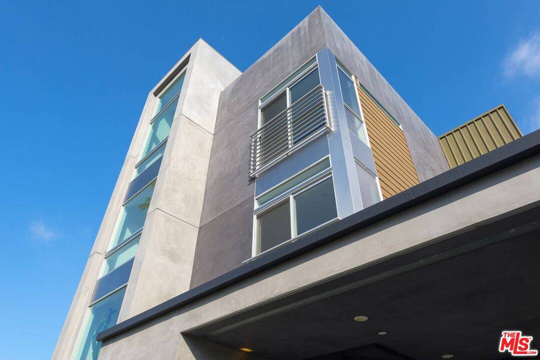 1040  N Spaulding Ave 3BR Hollywood Hills East La