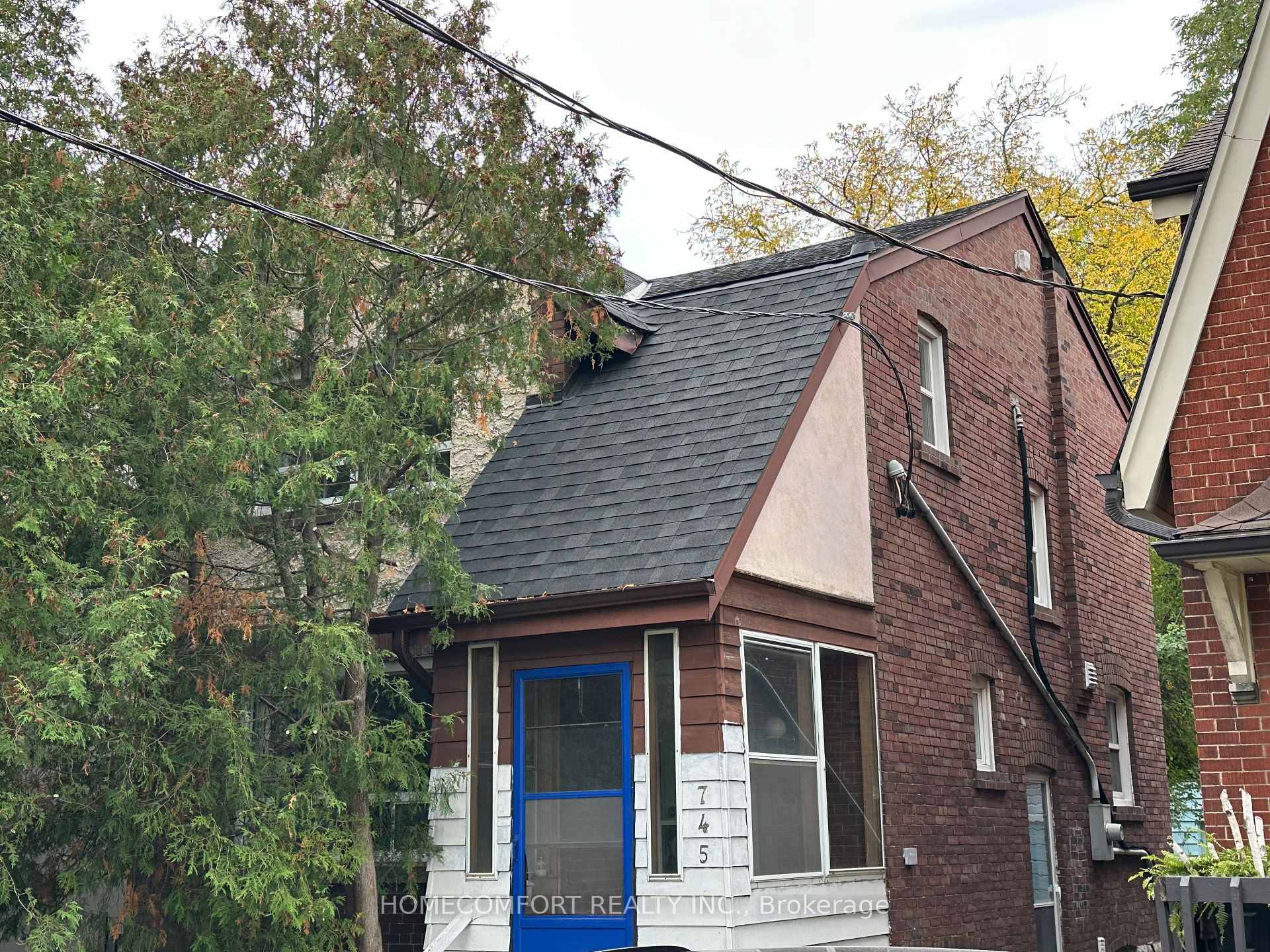 Affluent Community ; Close To Public Transits, Shops, Restaurants, Church, Parks And Top Tier Schools ; 1st Floor New Hardwood ; Newly Renovated Kitchen, New Large Fridge, Dishwasher and Cabinet ...