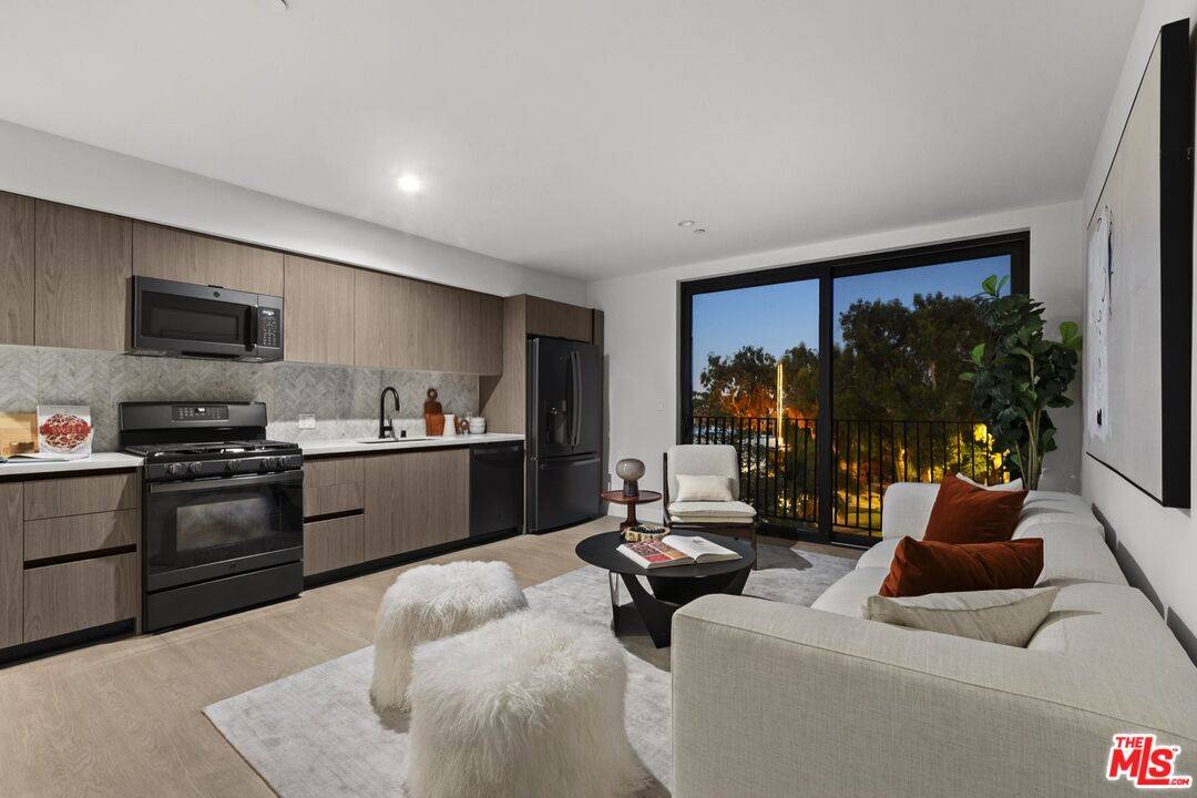 4506 Dockweiler St 1BR La