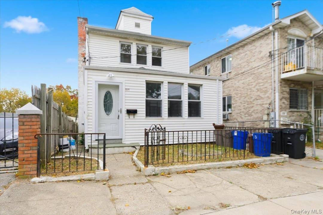 924 Hollywood Avenue is a two family detached home in Throggs Neck.