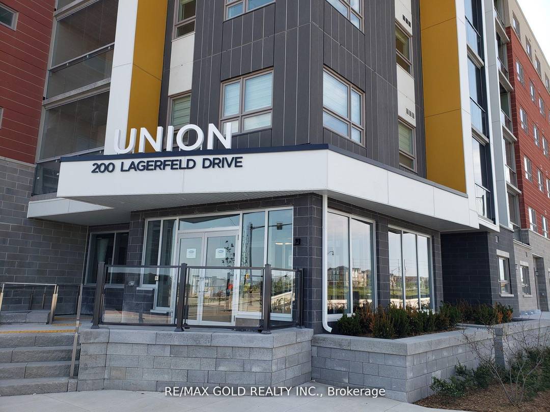 Fully Furnished 2 Bedroom Den Conveniently Located Steps Away From Mount Pleasant GO Station.