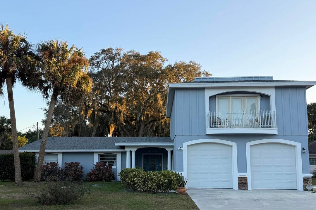 Fully furnished 5BR 4BA home in Fort Pierce, ideal for short term rental, corporate housing, or large groups.