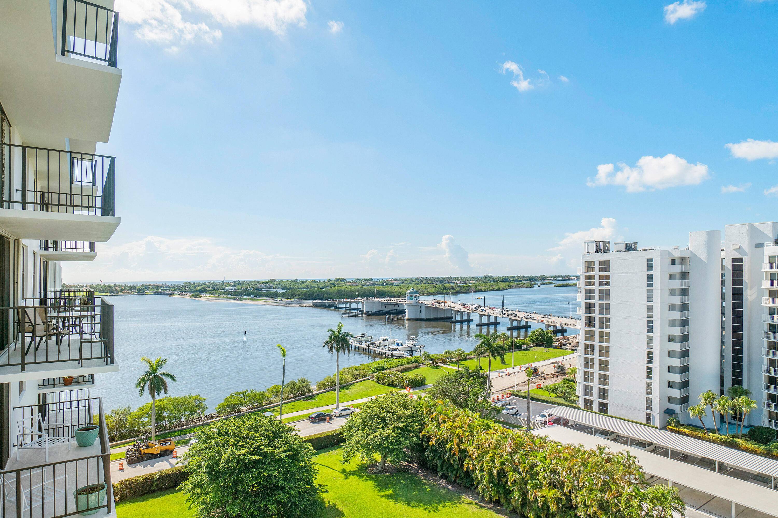 Beautiful newly renovated 2 2 unit in one of West Palm Beach's best buildings.