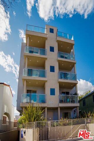 819 S HOLT AVE 4BR Beverlywood La
