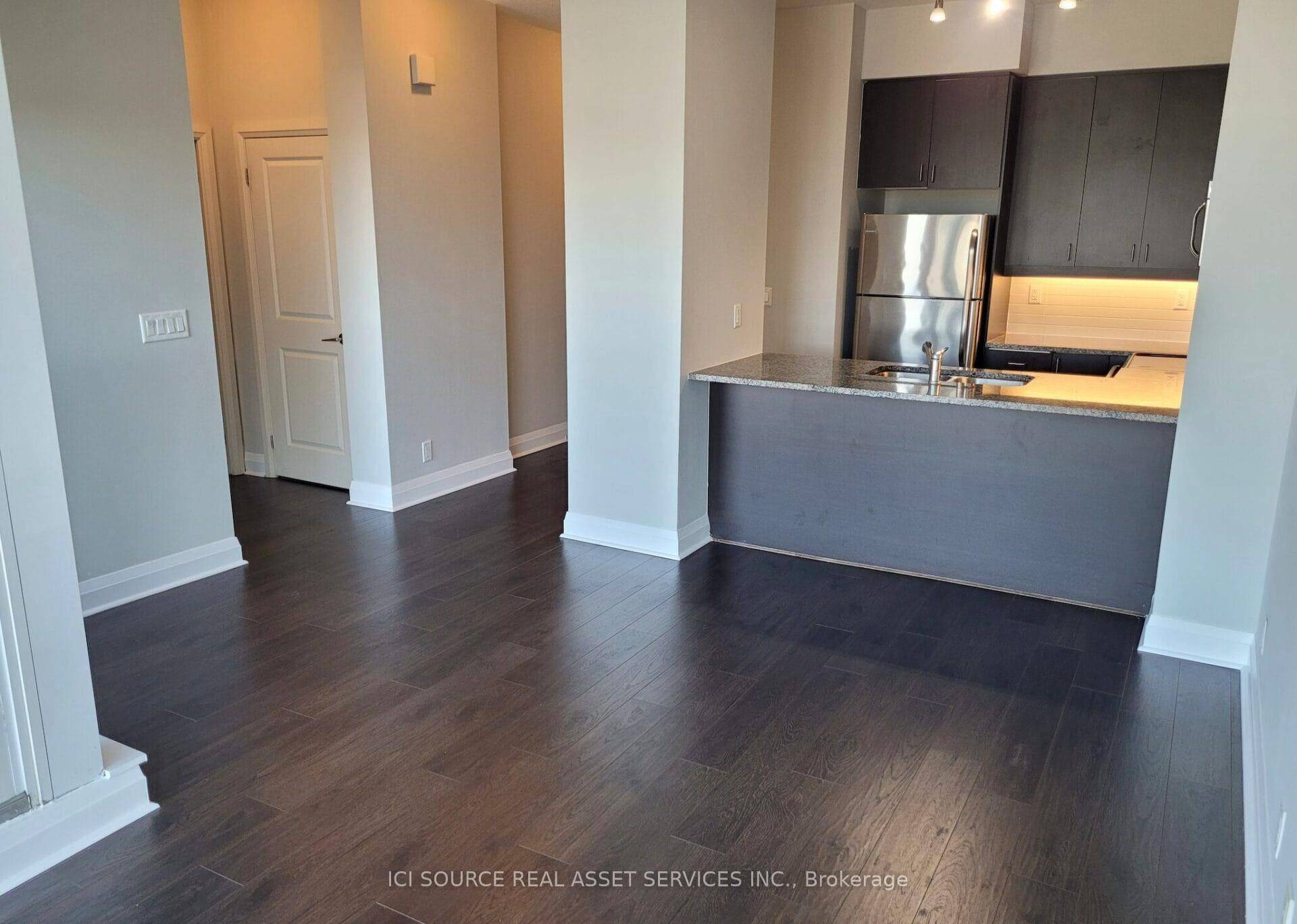 Bright amp ; Spacious 1 1 Condo With 2 Full Baths At IQ Condos.