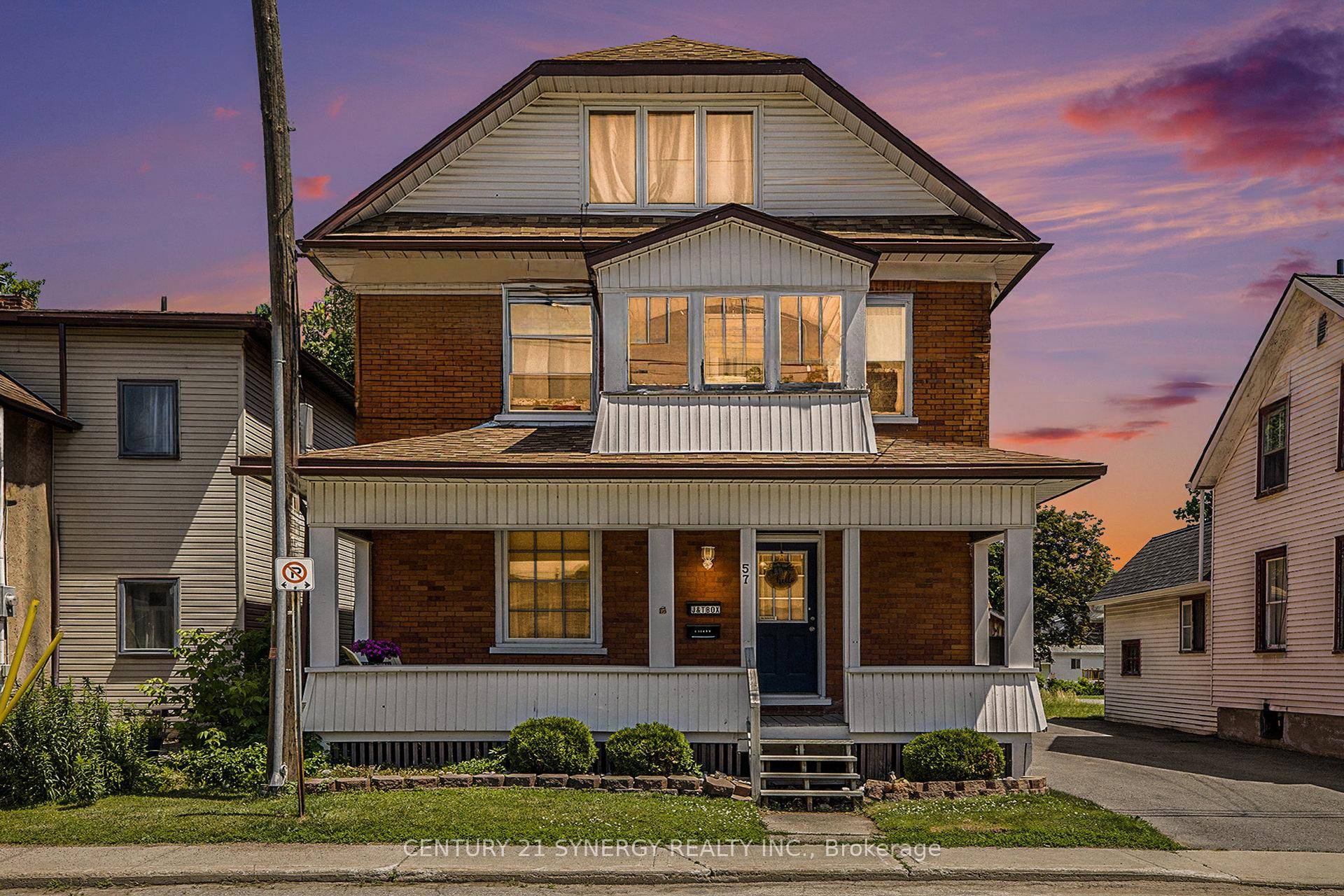 Turnkey Victorian Duplex in the heart of Smiths Falls with a 6.