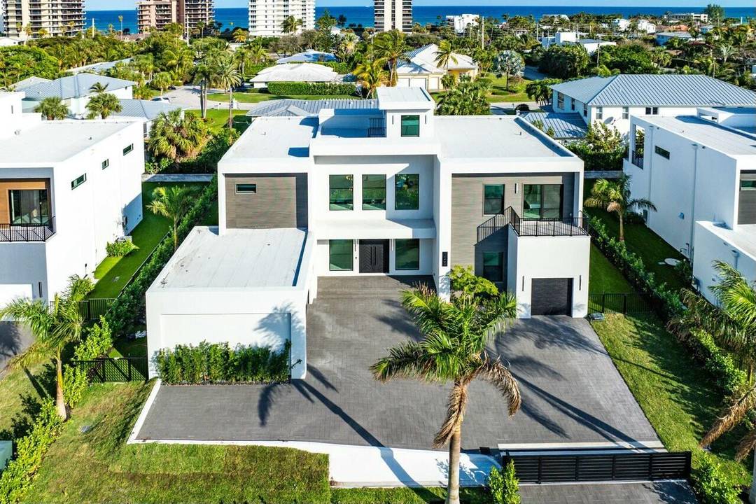 Your new lifestyle will exceed your expectations in this eloquently designed contemporary beach estate.