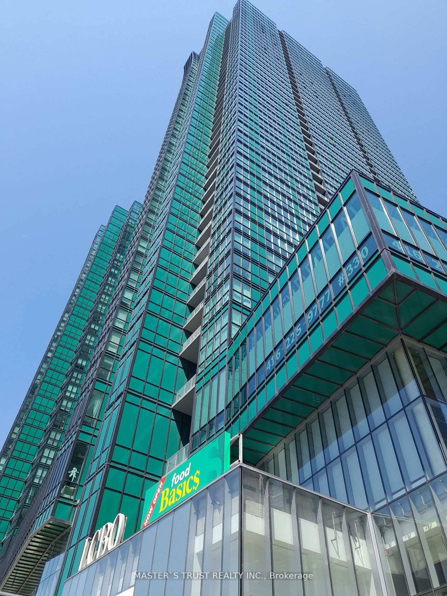 Luxurious amp ; Spacious South East Corner Unit At Emerald Park Condo At The Intersection Of Yonge amp ; Sheppard, 9' Ceiling, 2 Bedrm Den 2 Baths.