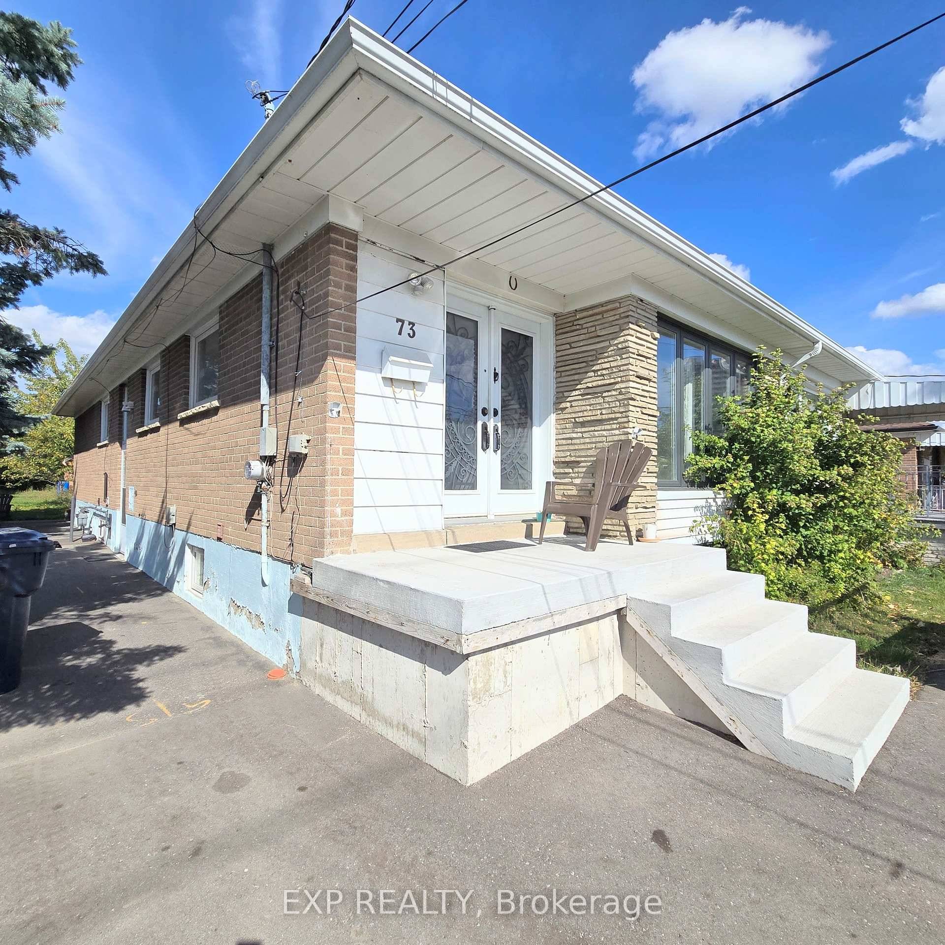 Move Into A Bright And Cozy 2 Bedroom Home !