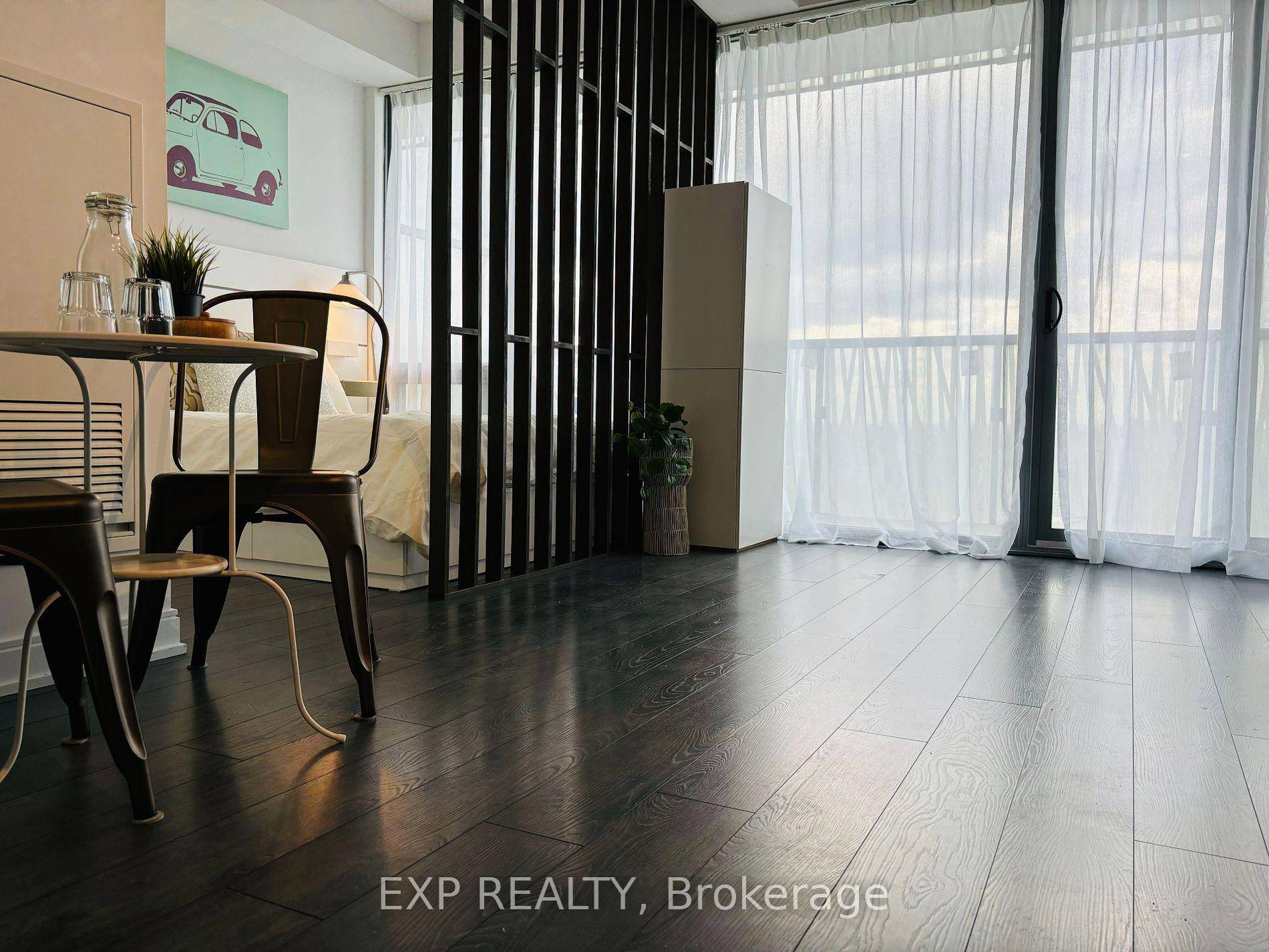 Fabulous Junior 1 Bedroom Extremely Efficient Layout With Amazing Natural Light And Beautiful Unobstructed North View Of The City, Rosedale and HWY DVP.