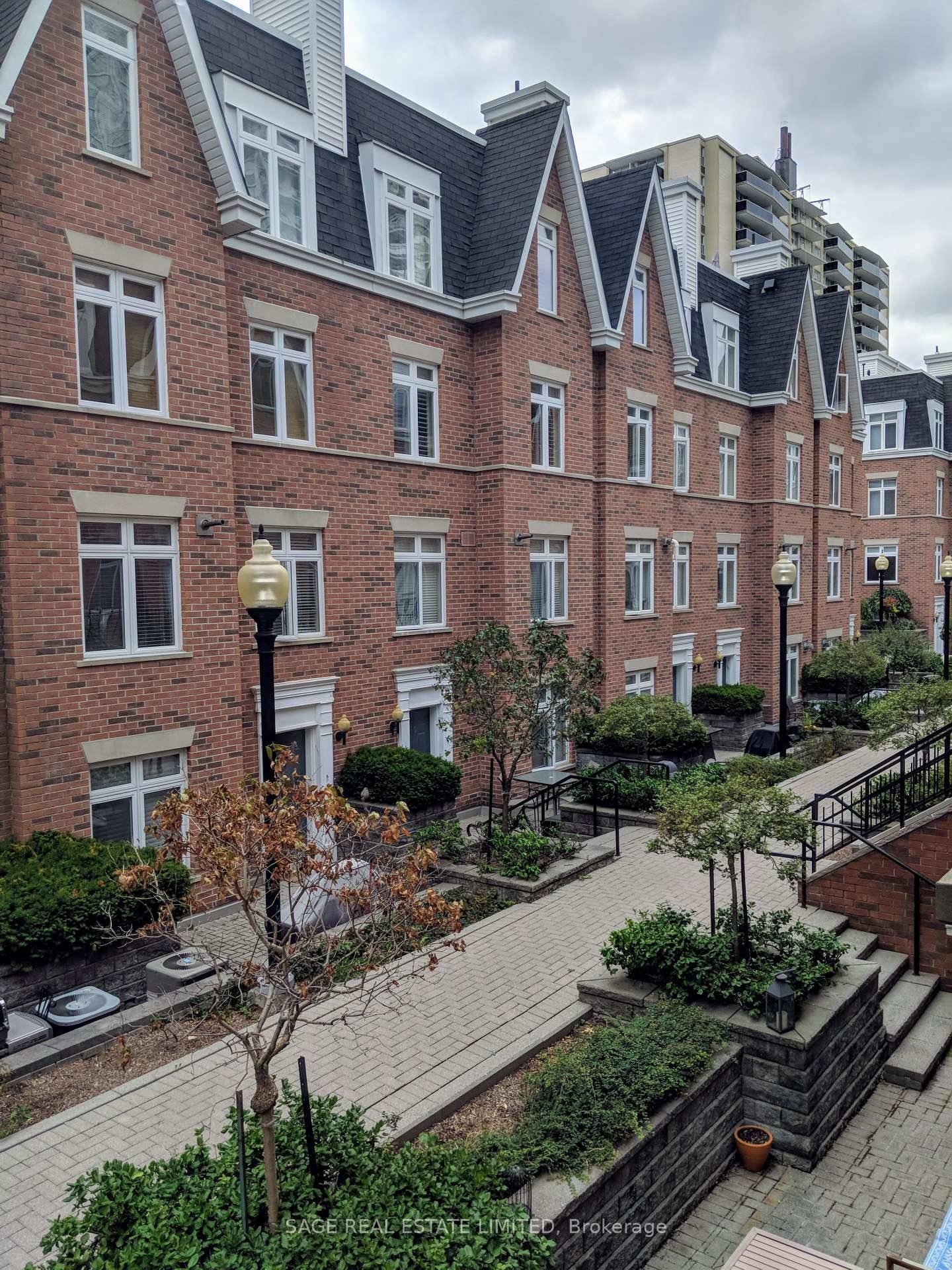Welcome to 87 Lillian St 28 a prime corner upper unit in one of Torontos most sought after neighbourhoods, Yonge amp ; Eglinton.