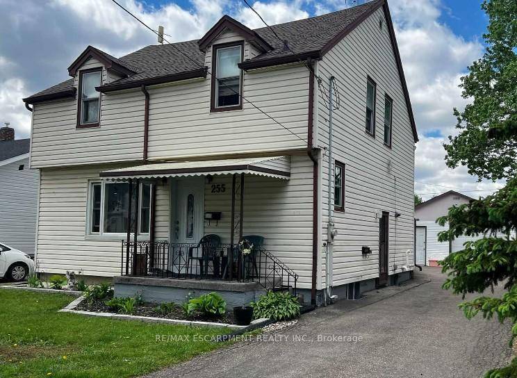 Welcome to this bright and cozy one bedroom basement suite in a quiet, family friendly Welland neighbourhood !
