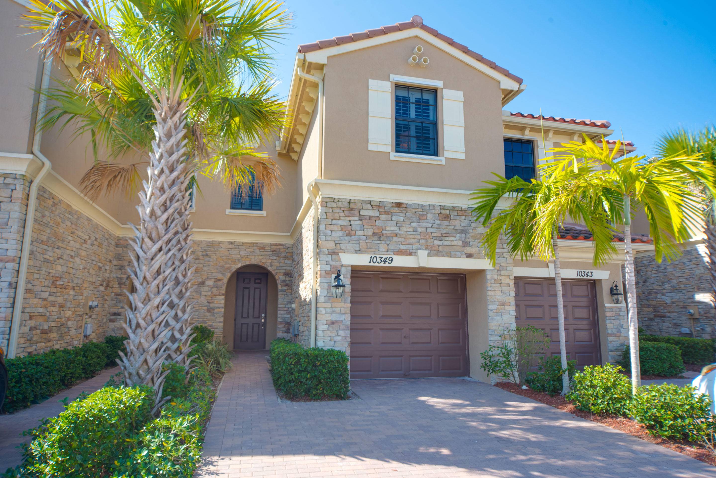 Live in this model like townhouse today.