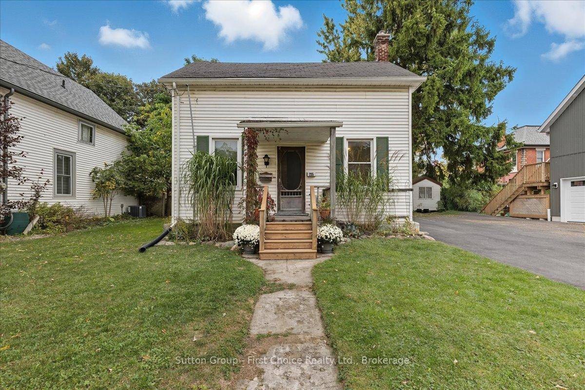 Welcome to 235 Wellington Street the perfect opportunity for first time buyers to get into the market.