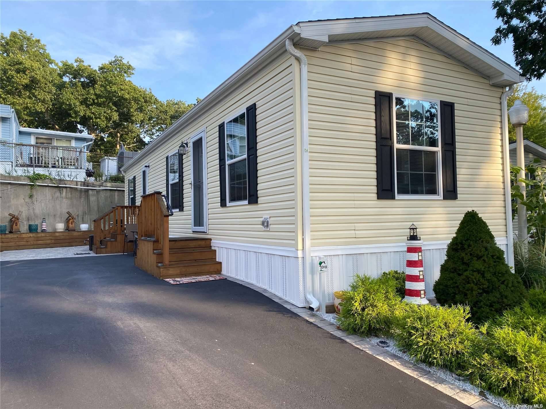 Beautiful 2019 Eagle River Hudson model.
