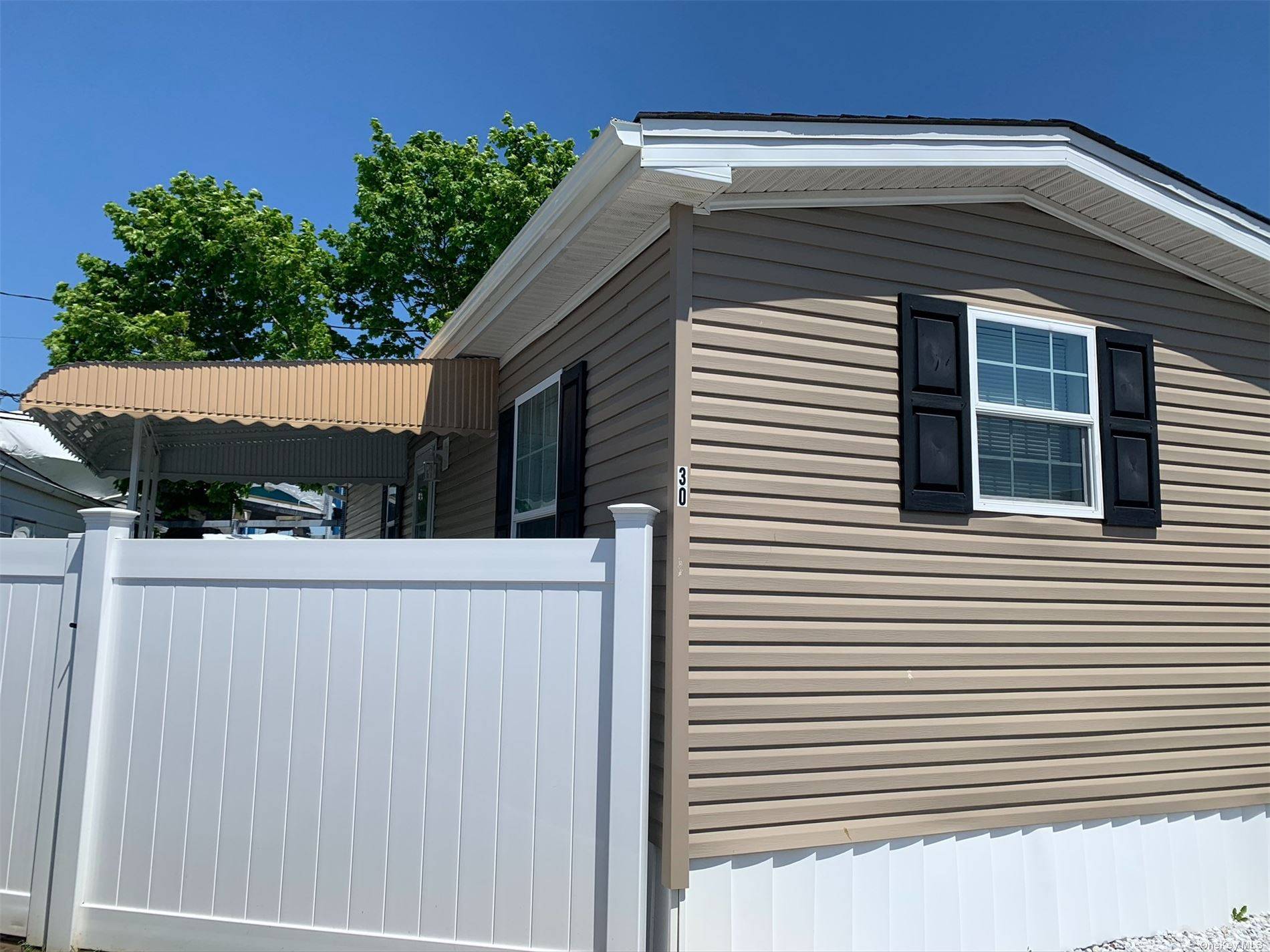 METICULOUS ONE BEDROOM, 3 YEARS YOUNG MOBILE HOME WITH PRIVATE YARD, DECK amp ; SHED.