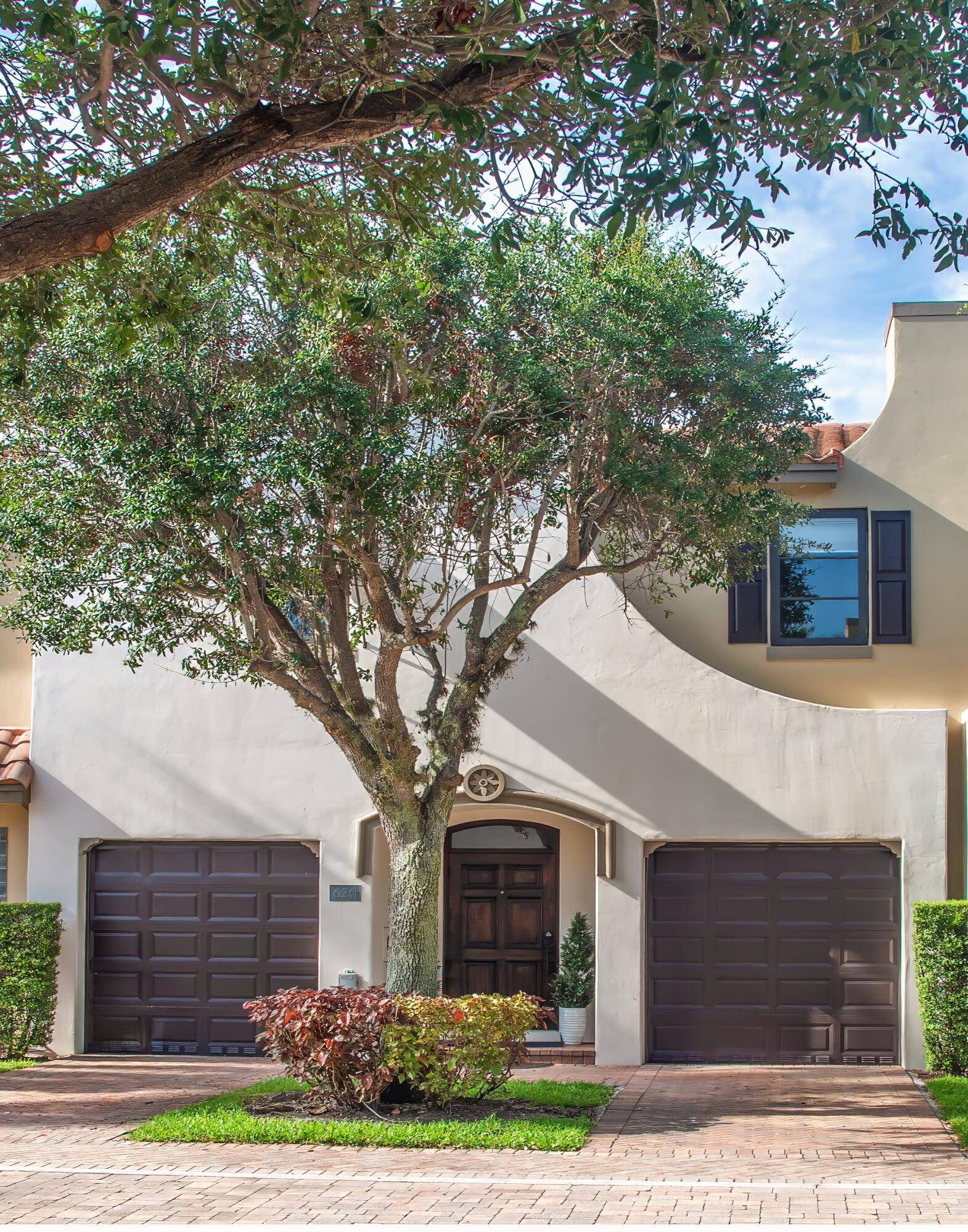 Welcome to this beautiful 3bed 2.