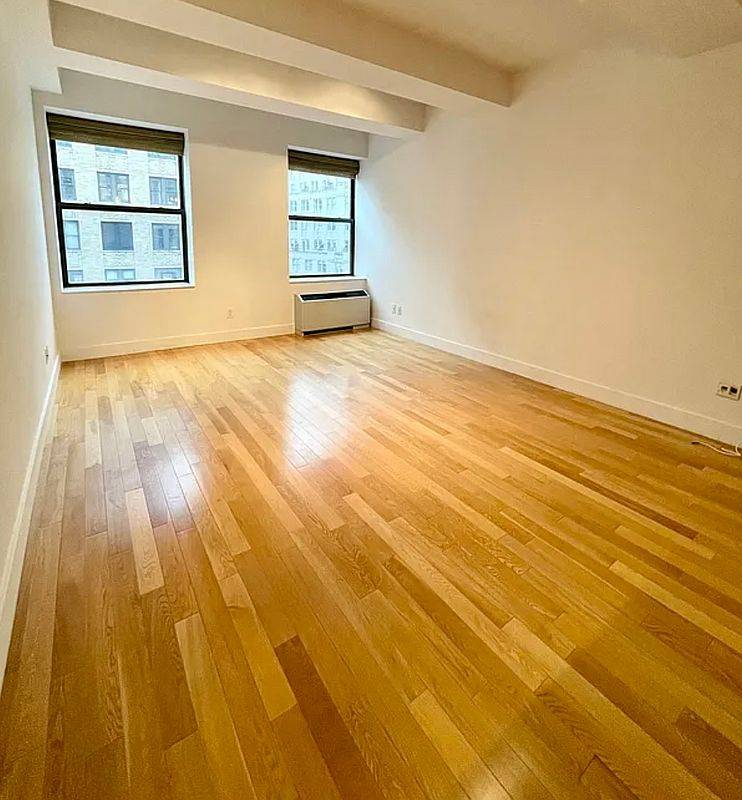 Beautiful True 1br in Mint condition facing South East on a high floor.