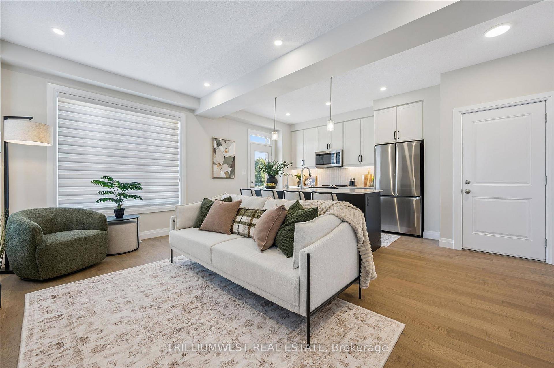 QUICK MOVE IN AVAILABLE !