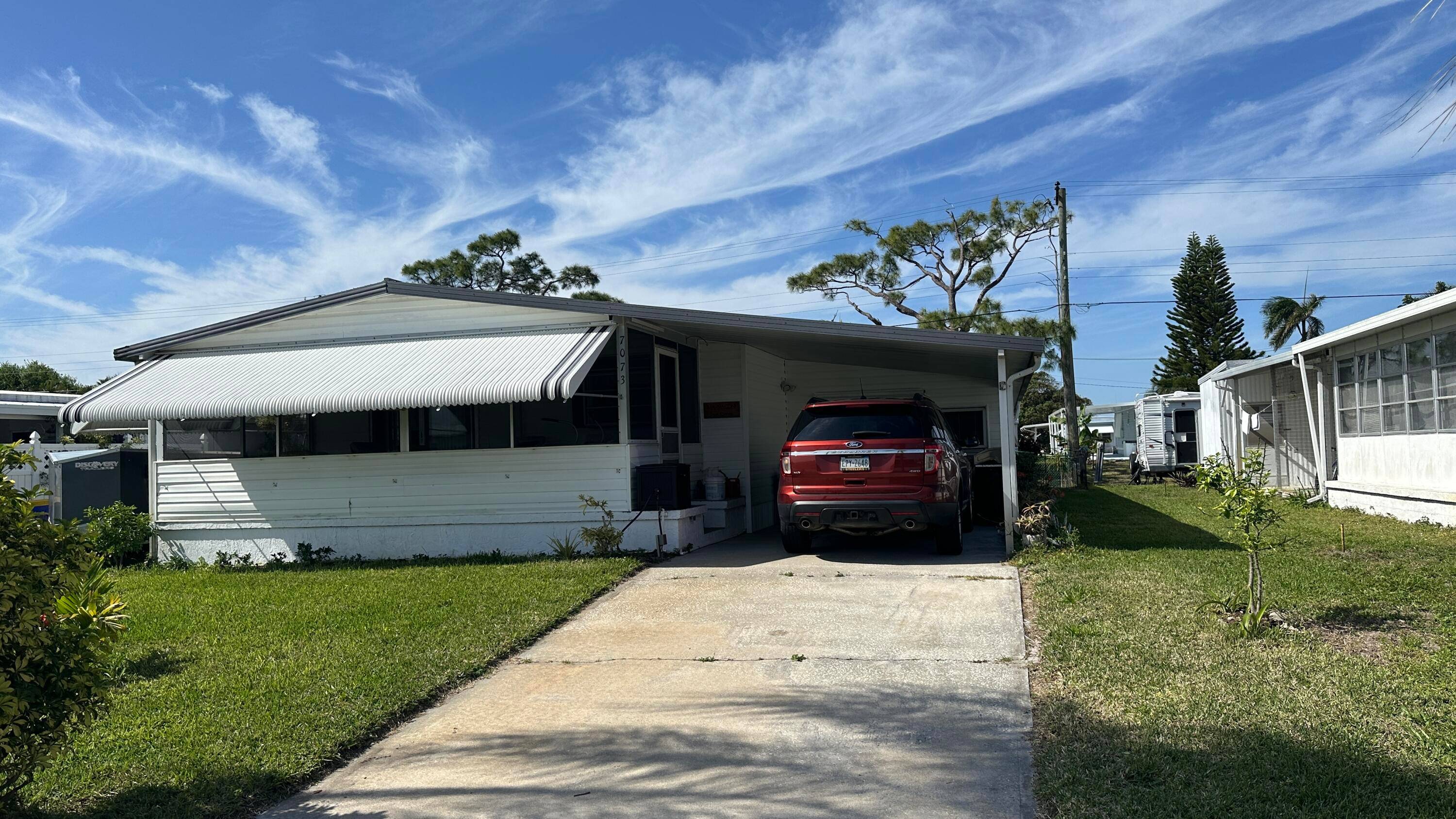 Lovely 2 Bedrm 2 Bath Manufactured home in Ridgeway, all ages community, in Hobe Sound.