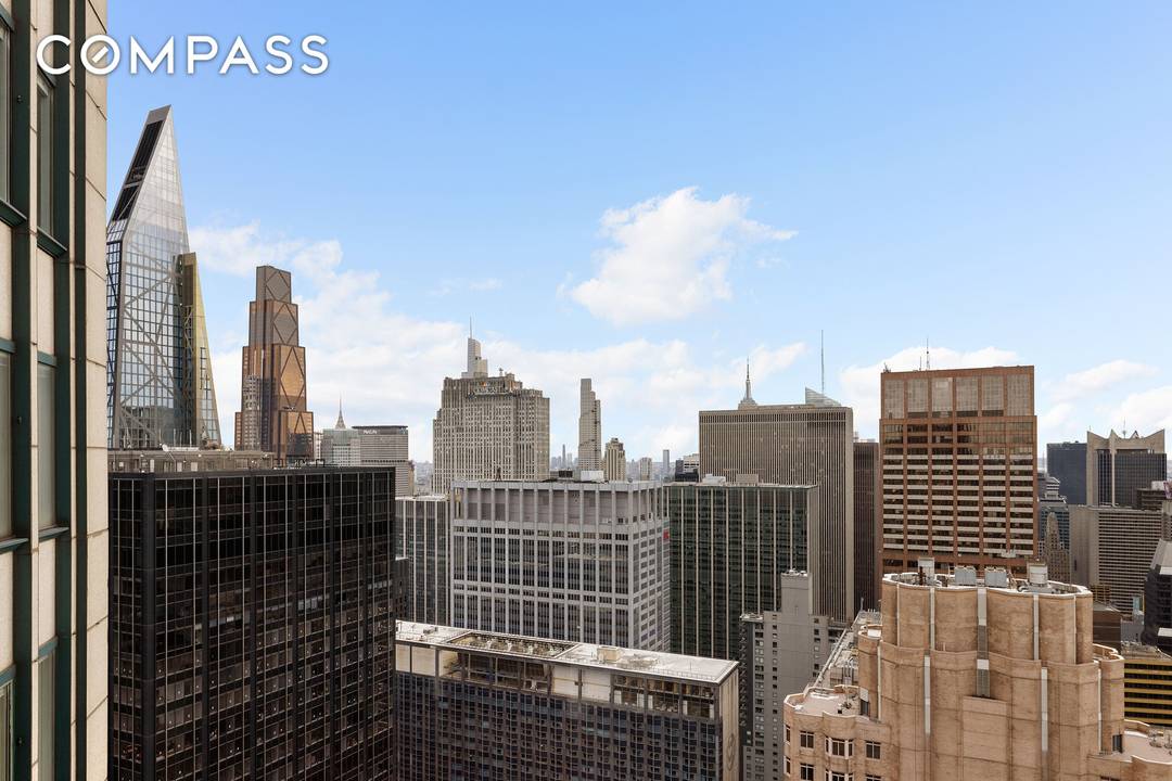Perched high above Manhattan, this high floor condominium offers spectacular and iconic skyline views from every room as well as a classic and versatile layout.