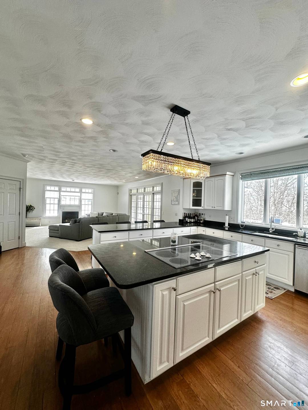 Bring the whole crew ! Come spend summer in Noank.