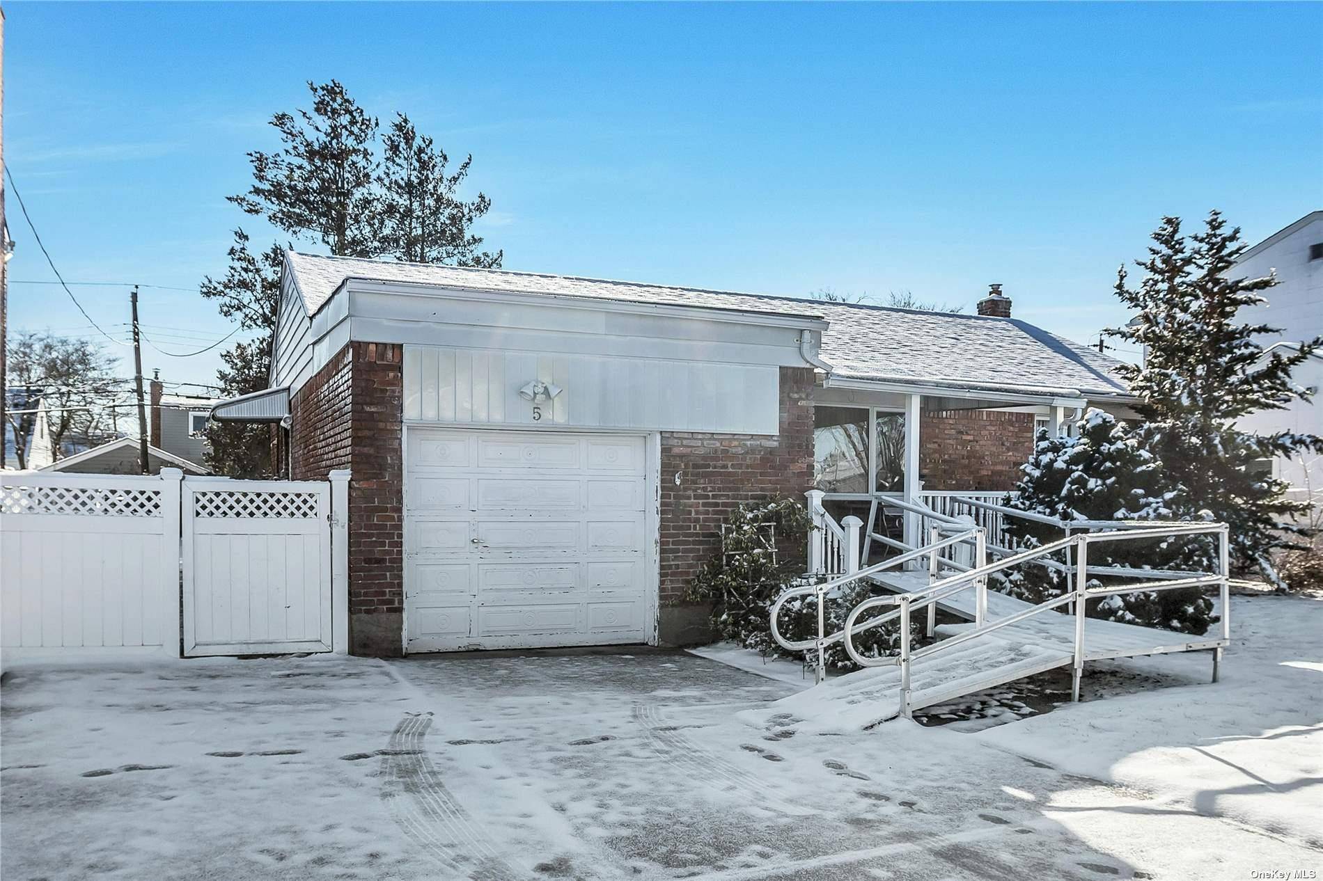 Light, Bright amp ; Clean Mid Block, Spacious Ranch With Open Floorplan.