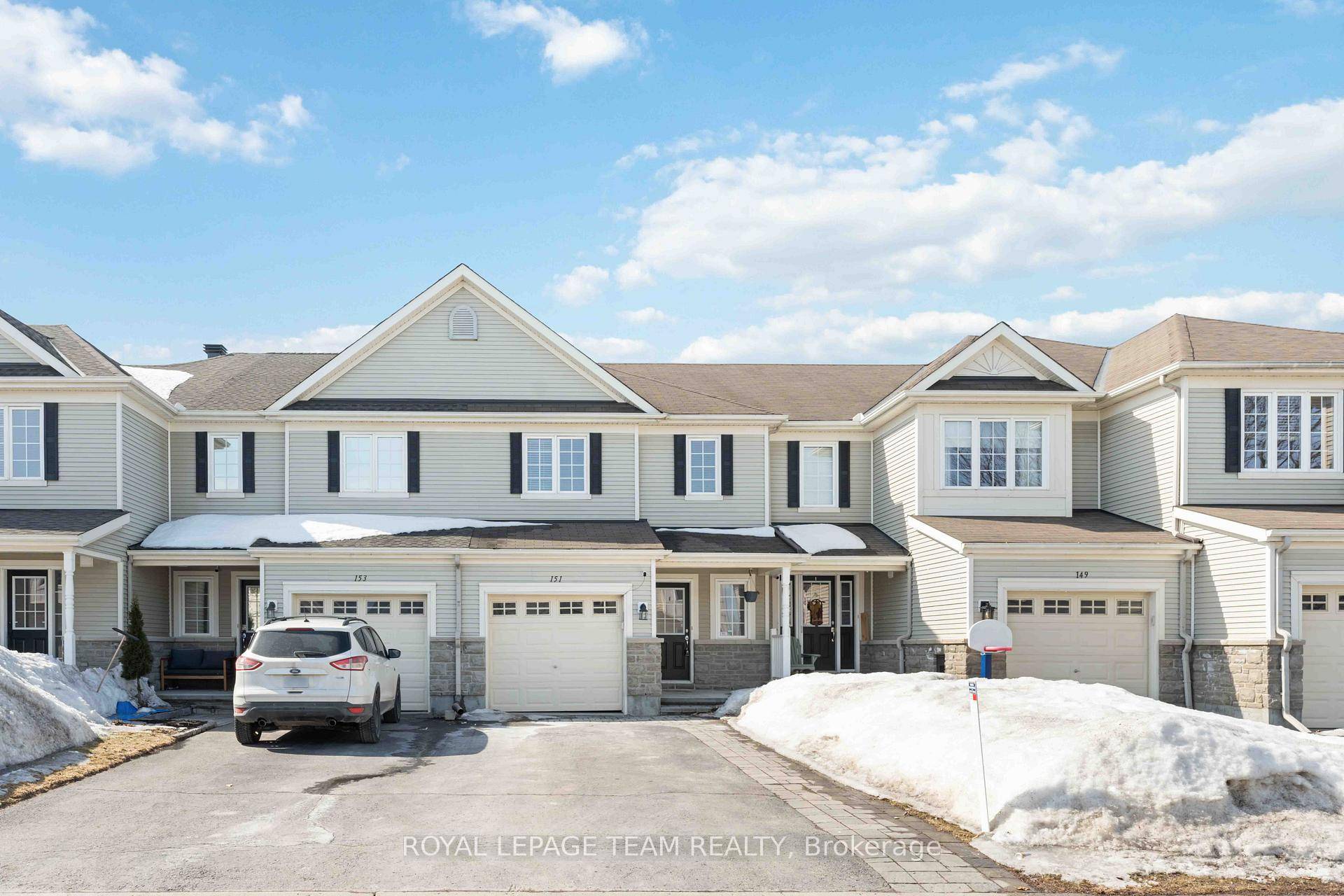 Welcome to one of the most prestigious communities in Stonebridge.