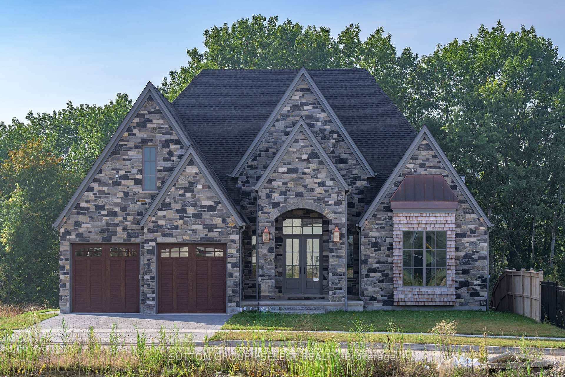 Nestled on a premium ravine lot overlooking the Medway Valley Heritage Forest this exquisite property combines nature amp ; lux lifestyle.