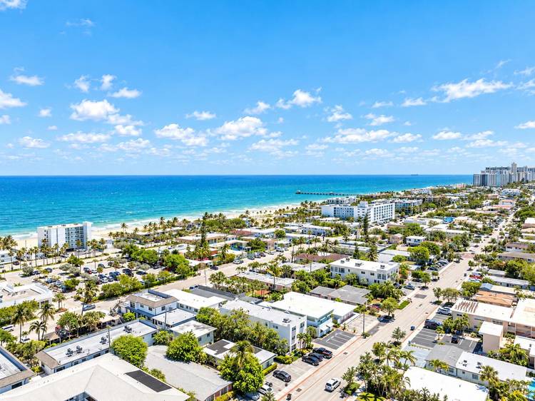 RARELY AVAILABLE FURNISHED RENTAL IN THE HEART OF LAUDERDALE BY THE SEA !