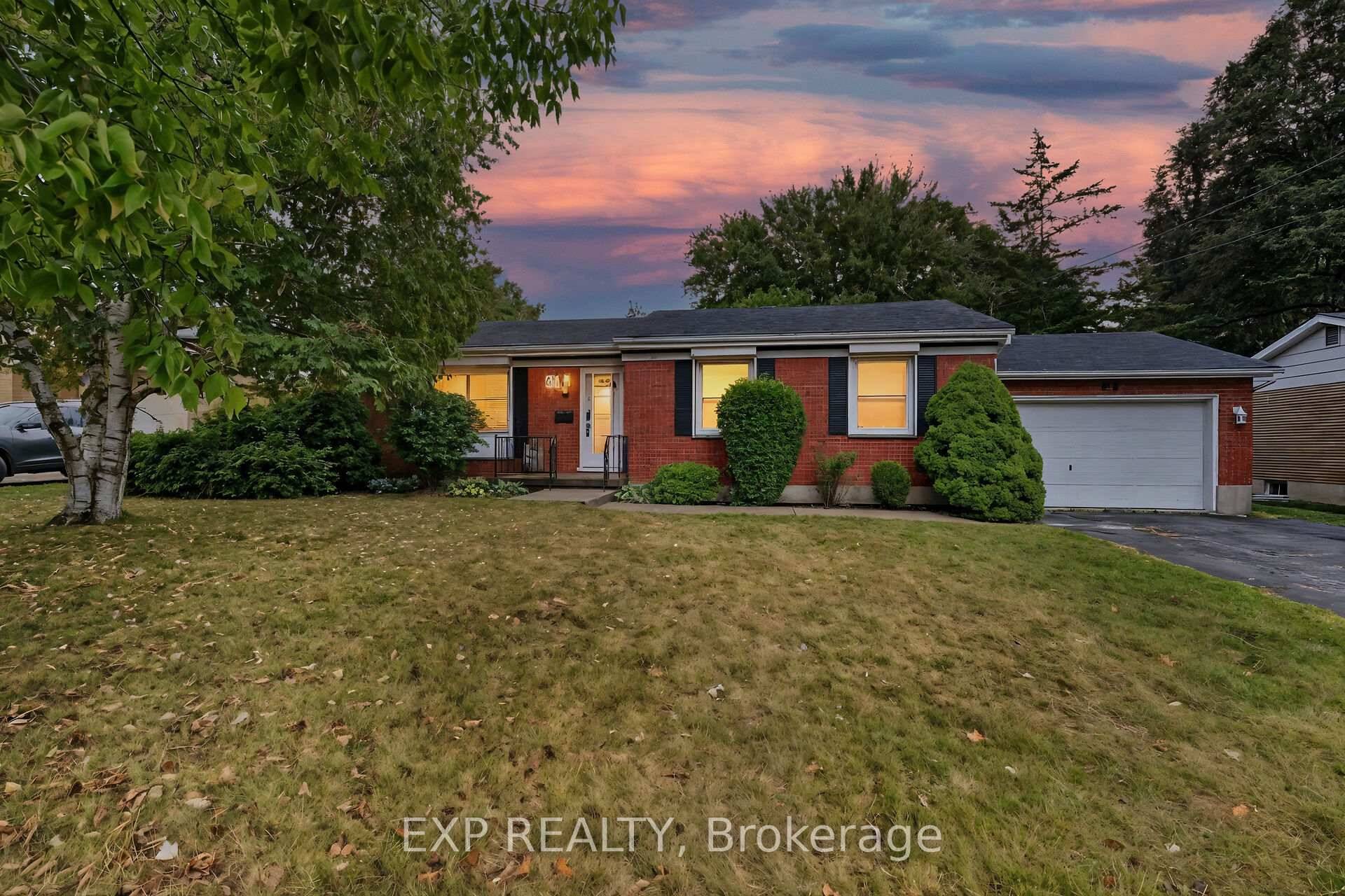 Imagine waking up in Oakridge Acres One of London's most loved neighbourhoods.