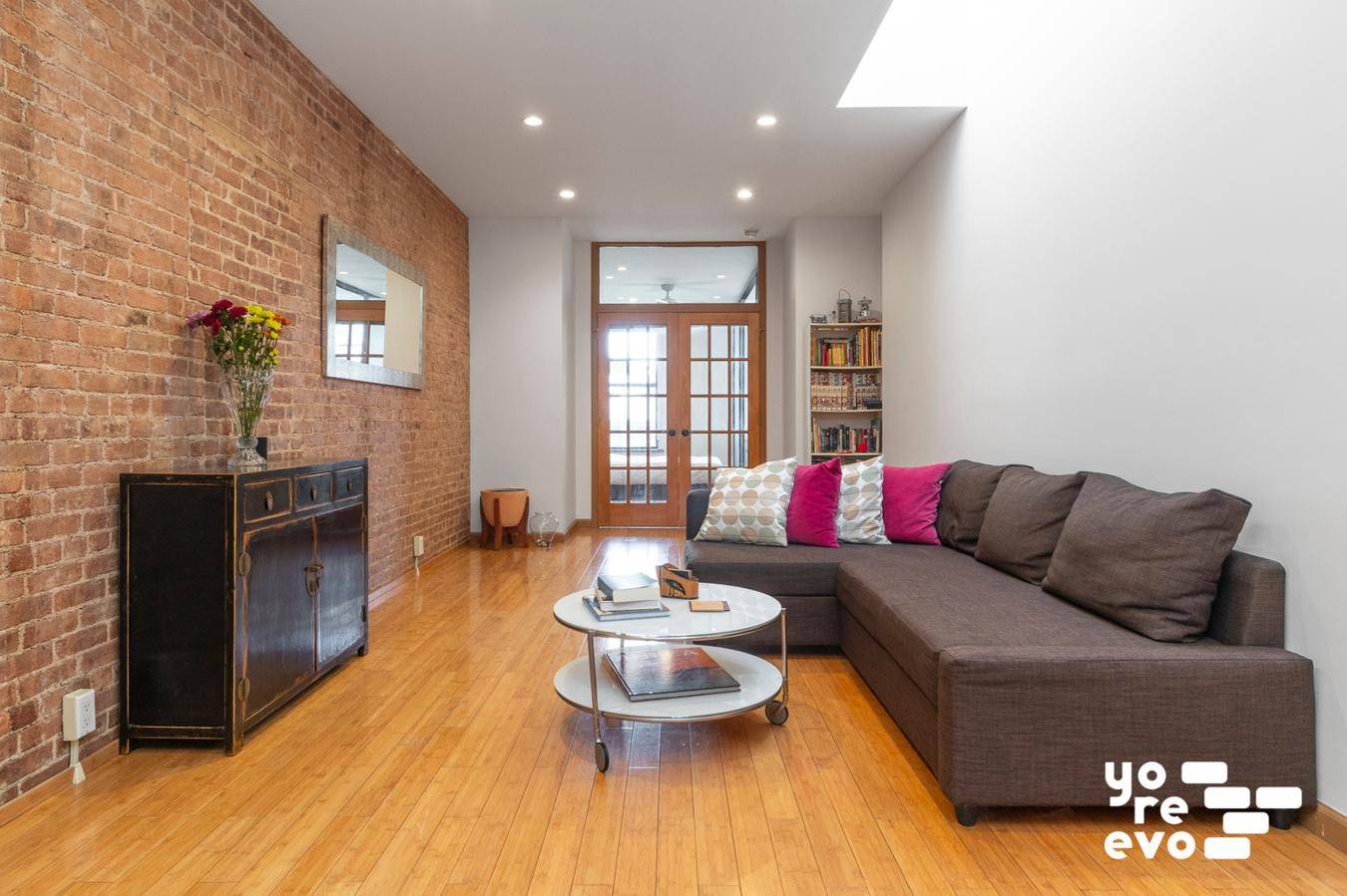 Welcome to your dream home at 170 East 90th Street, apartment 5W !