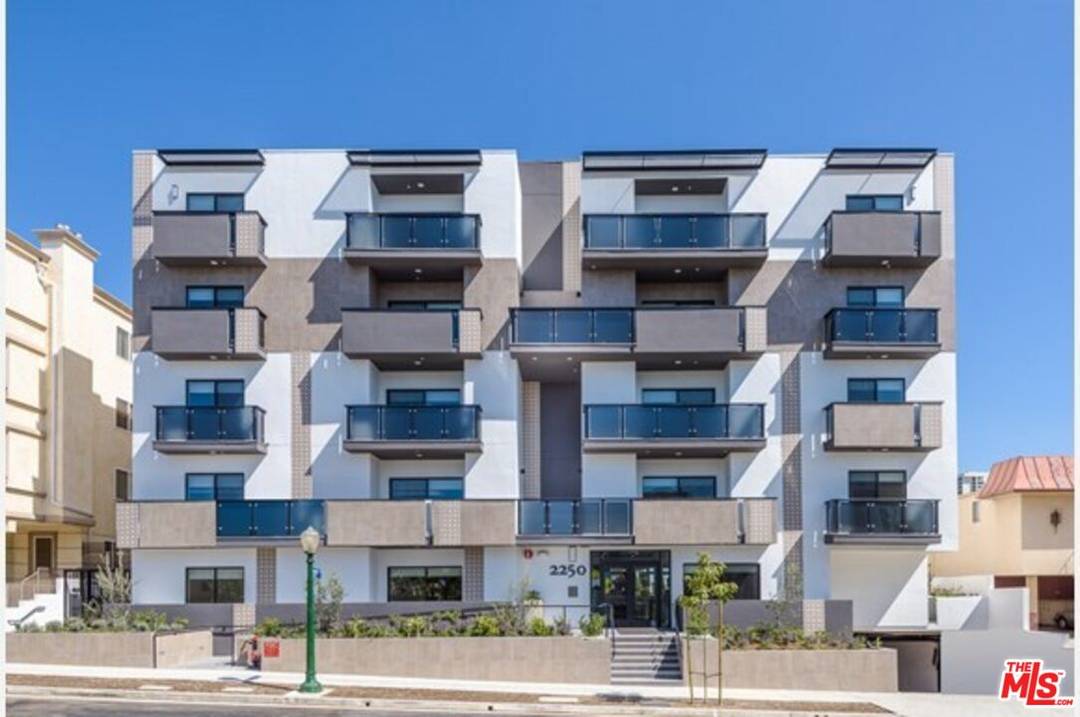 2250 Fox Hills 3BR La