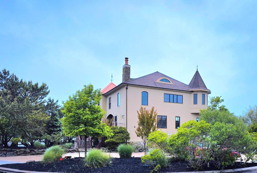 Endless Water Views in the Dunes.