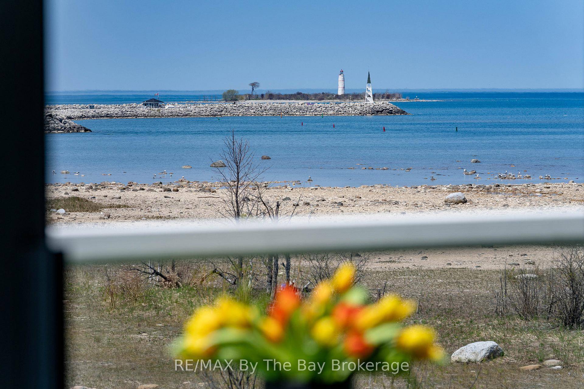Experience waterfront living at Cranberry Surf, one of Collingwood's most sought after lifestyle communities.