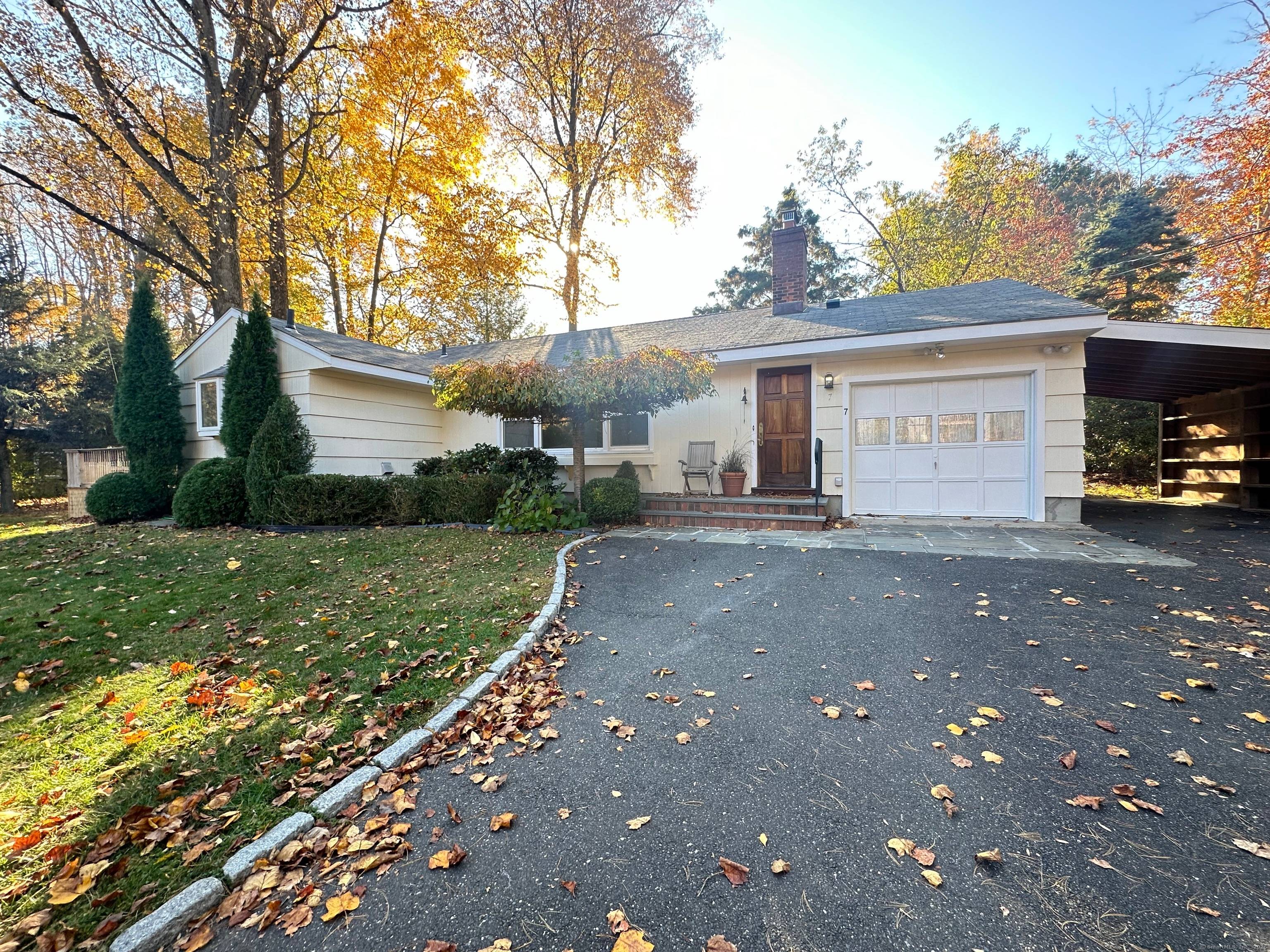 Turn key 3 bed, 1 full bath ranch style home located on very quiet cul de sac in Wolfpit neighborhood.