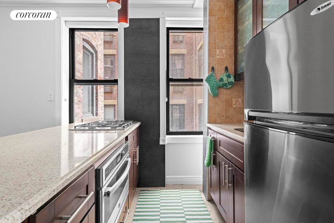 SUNNIEST BEDROOM IN TOWN !