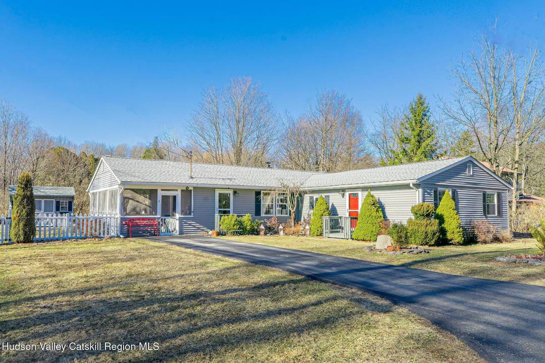 Public Remarks Welcome to 3 Friedlander Drive !