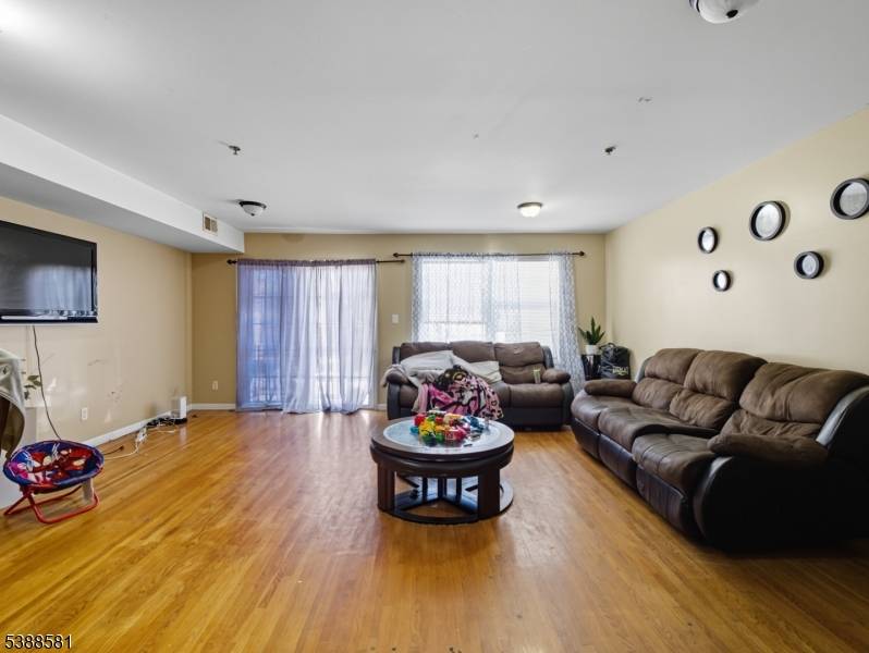 Great investment opportunity in the heart of Newark, NJ.