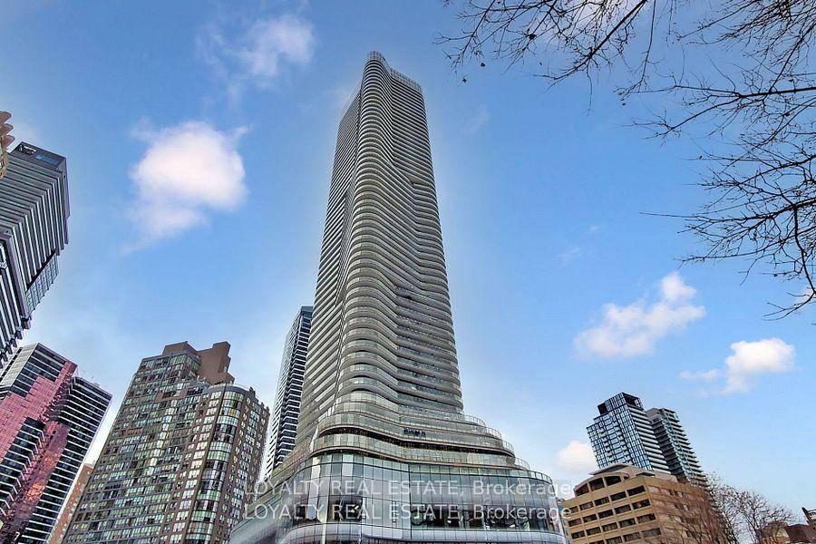 Welcome to this stunning suite in a landmark 54 storey tower, offering a bright and efficient579 sq ft layout with a massive balcony and southwest views.