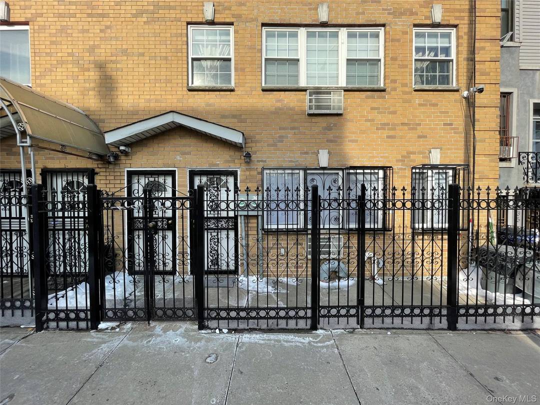 Welcome to this recently renovated three bedroom two bath duplex, offering a functional two level layout with modern finishes and excellent natural light throughout.