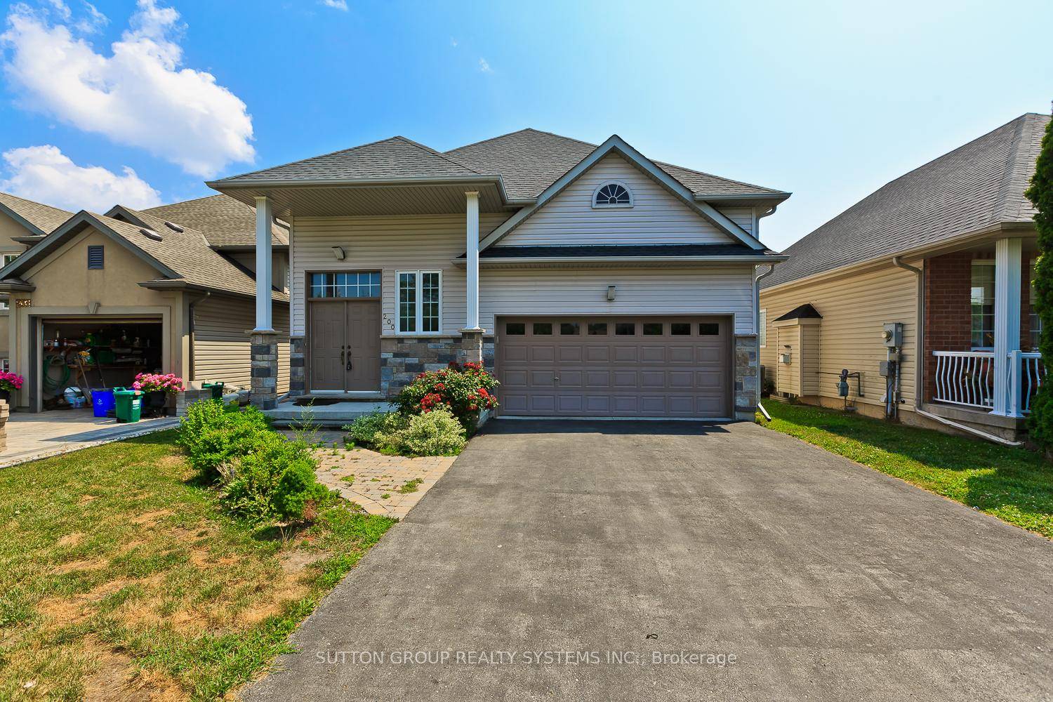Versatile amp ; Turnkey Raised Bungalow with In Law Suite Nearly 2500 Sq.