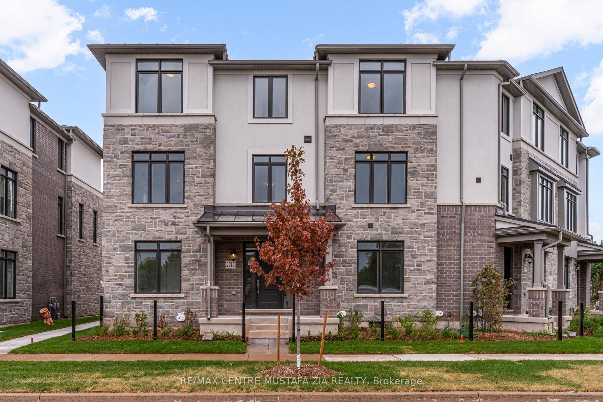 Welcome to this modern 3 1 bedroom, 3 bathroom townhome by Branthaven, offering a stylish blend of comfort and sophistication in one of Oakvilles most desirable neighbourhoods.